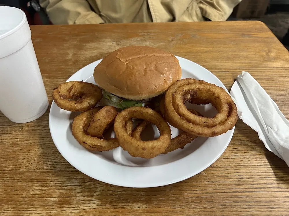 Cheeseburger with Onion Rings